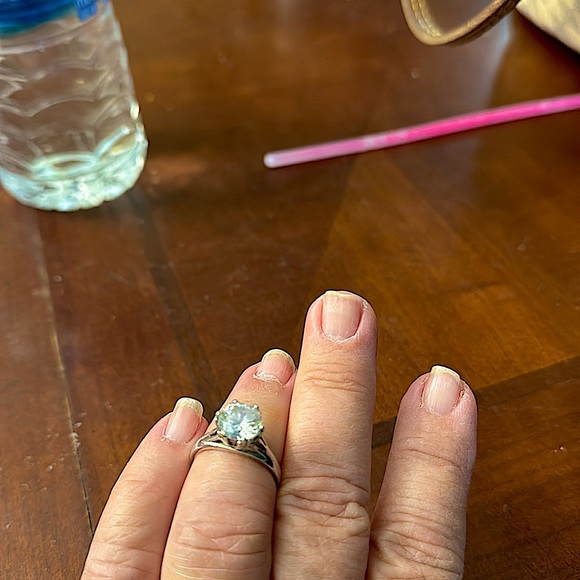 Diamonique 4 carat Cz, size 7 - Picture 2 of 4